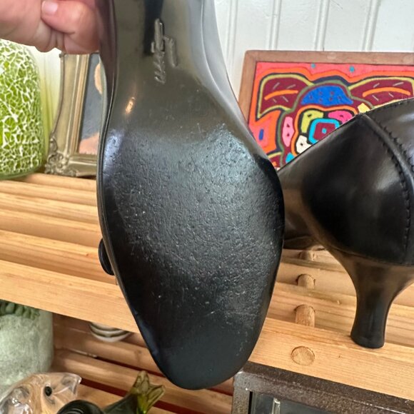 Salvatore Ferragamo Black Leather Pumps With Gold Buckles Size 7.5 - Picture 3 of 10